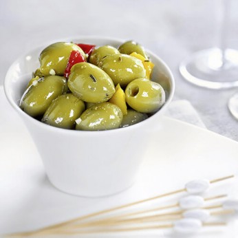 Olives vertes à la méditerranéenne