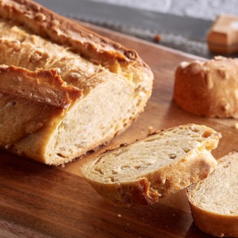 Pain au maïs tranché