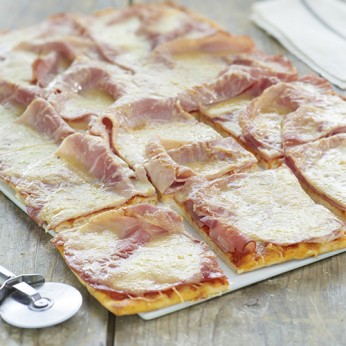 Pizza jambon fromage - découpée en 32