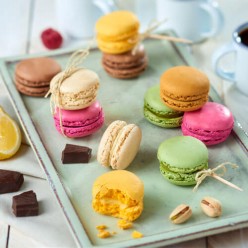 54 Macarons