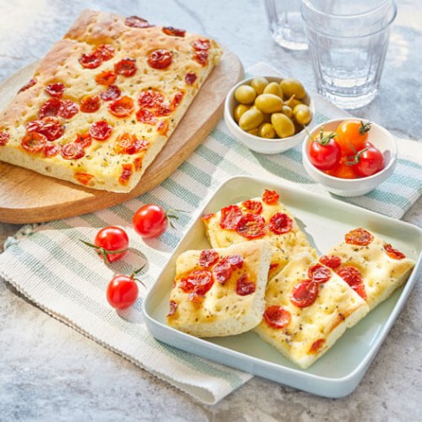 Focaccia tomates cerise, oignons - 30 toasts