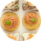Mini blinis thon, tomates et câpres, fève de soja