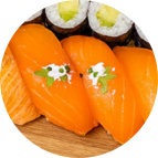 Sushis saumon cheese sésame